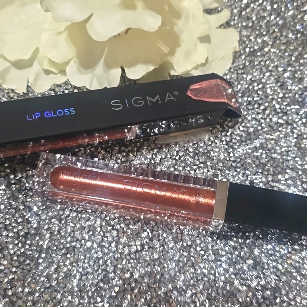 COR-DE-ROSA Sigma Beauty Lip Gloss NWT